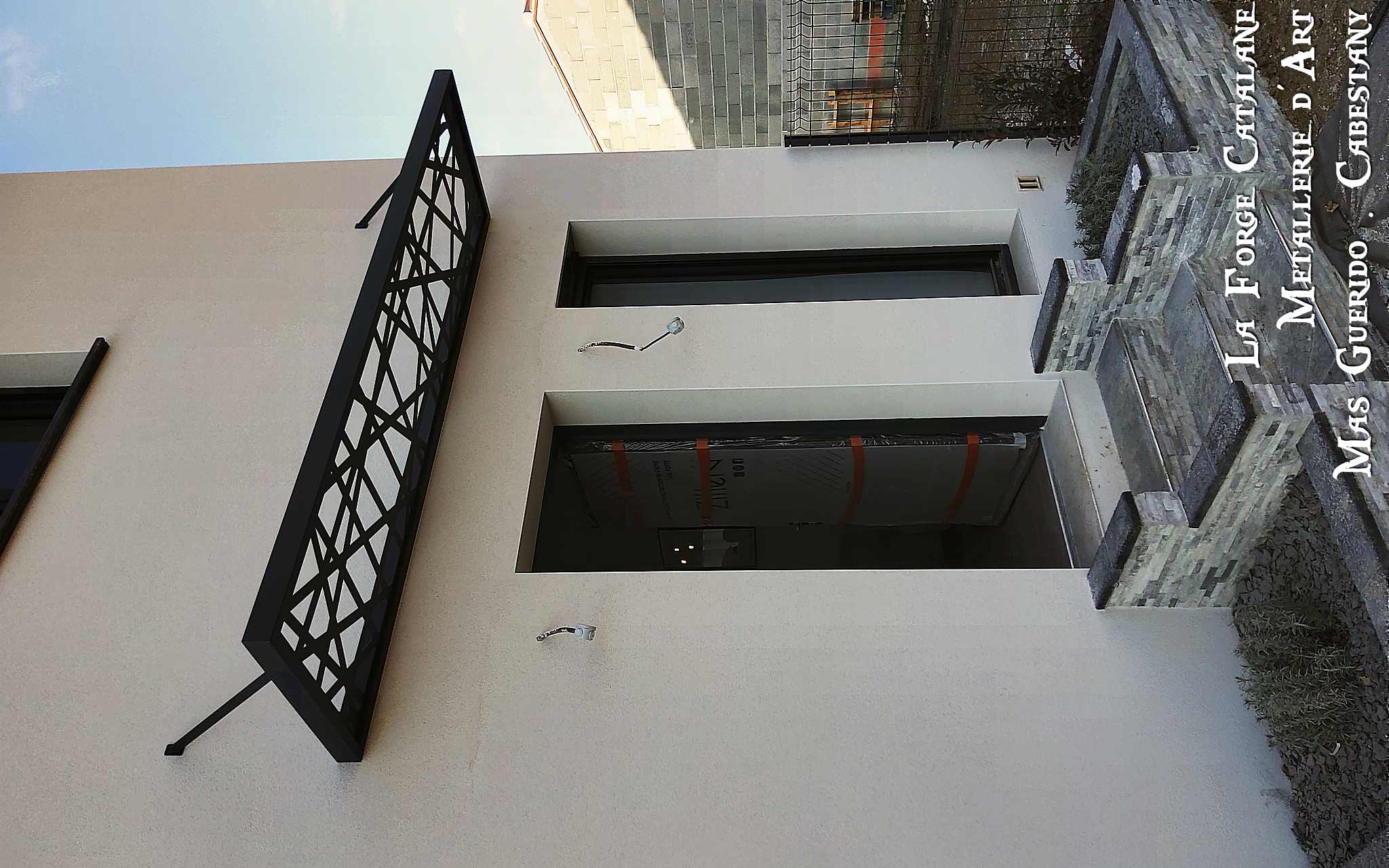 casquette decoupe laser moderne ossature tube rectangulaire  Forge Catalane.jpg